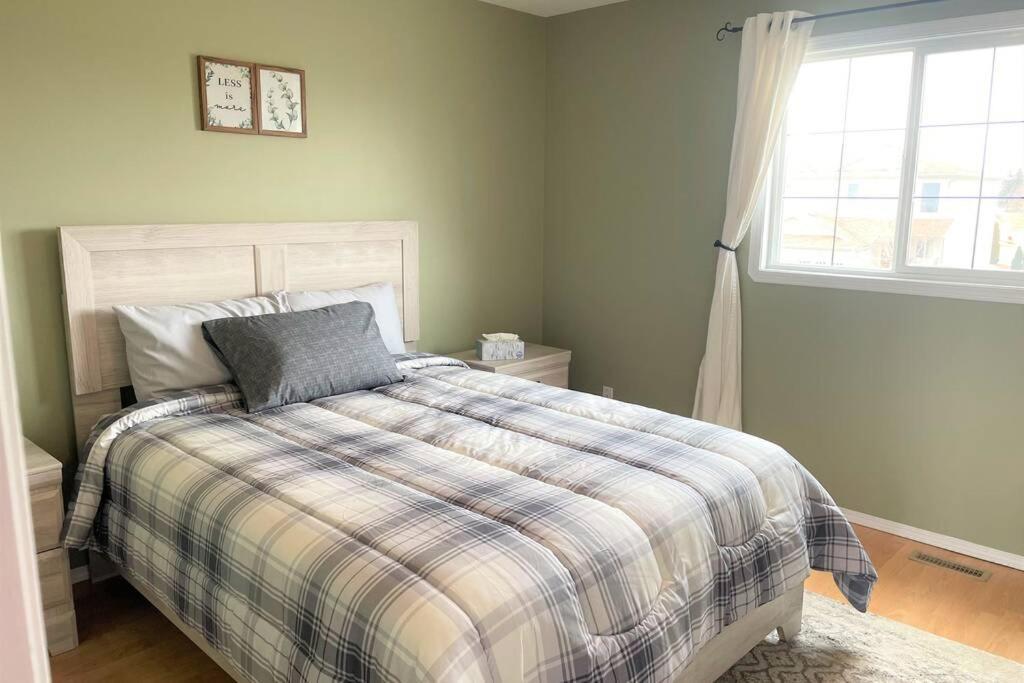 Spacious Duplex Camrose Bagian luar foto