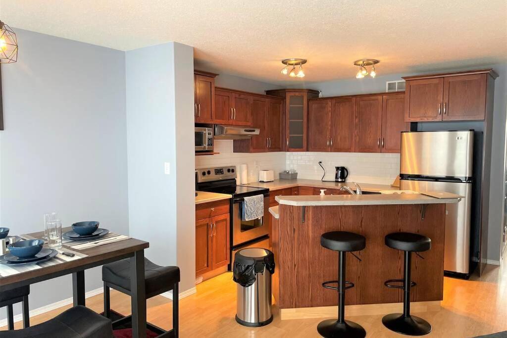 Spacious Duplex Camrose Bagian luar foto