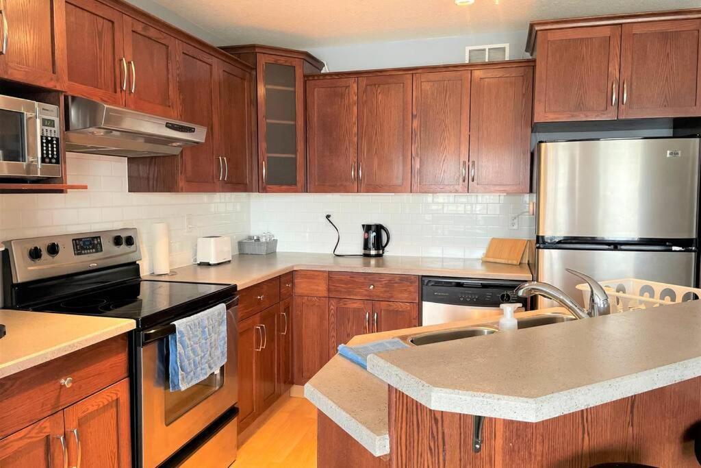 Spacious Duplex Camrose Bagian luar foto