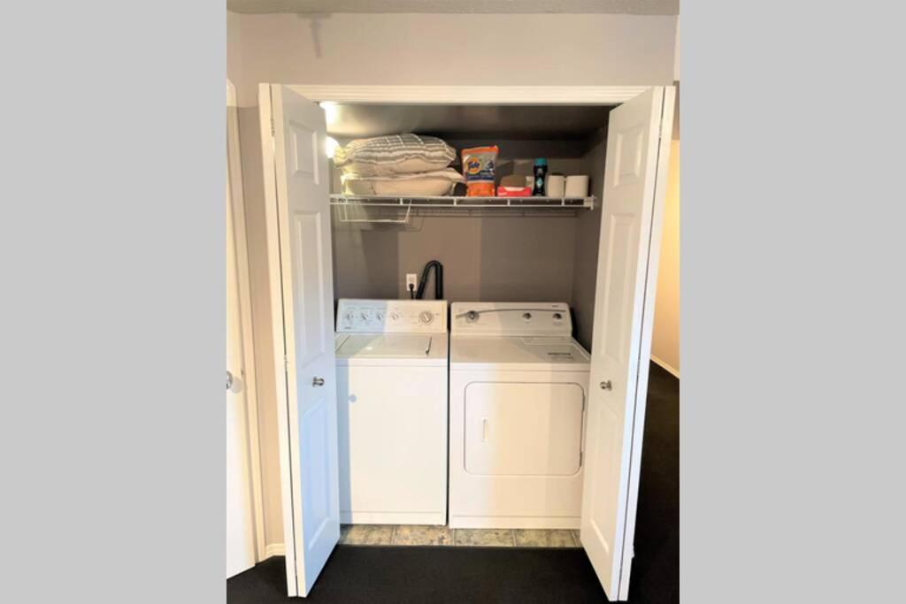 Spacious Duplex Camrose Bagian luar foto